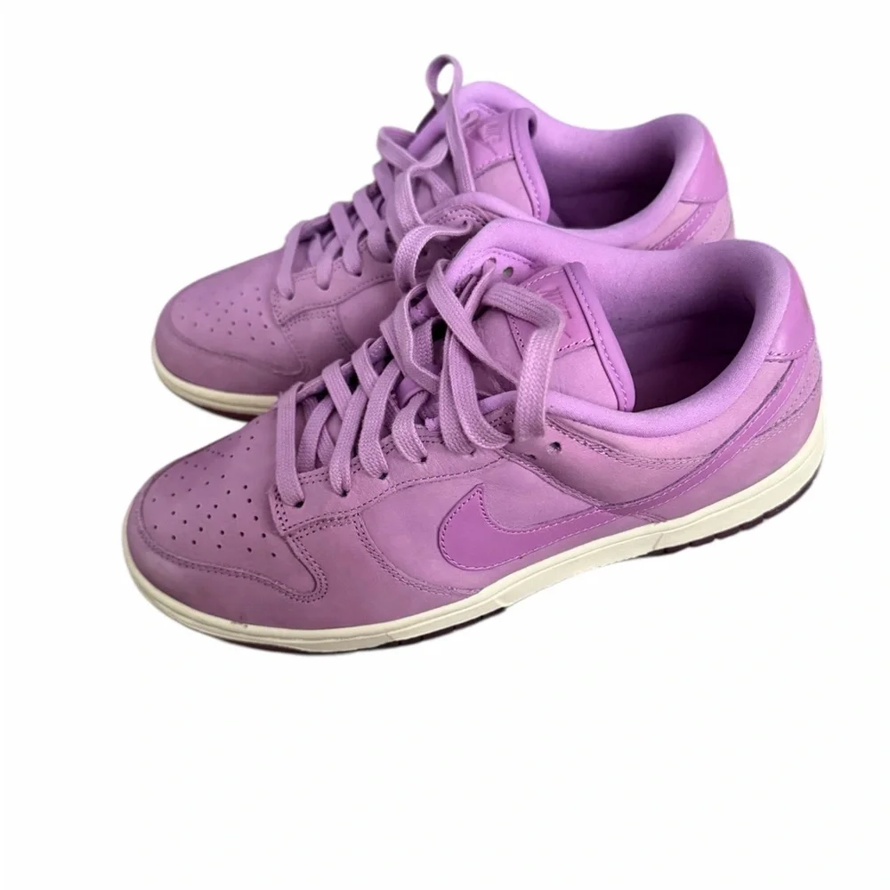 Nike Women’s Lavender Low-Top Sneakers - Picture 3 of 6